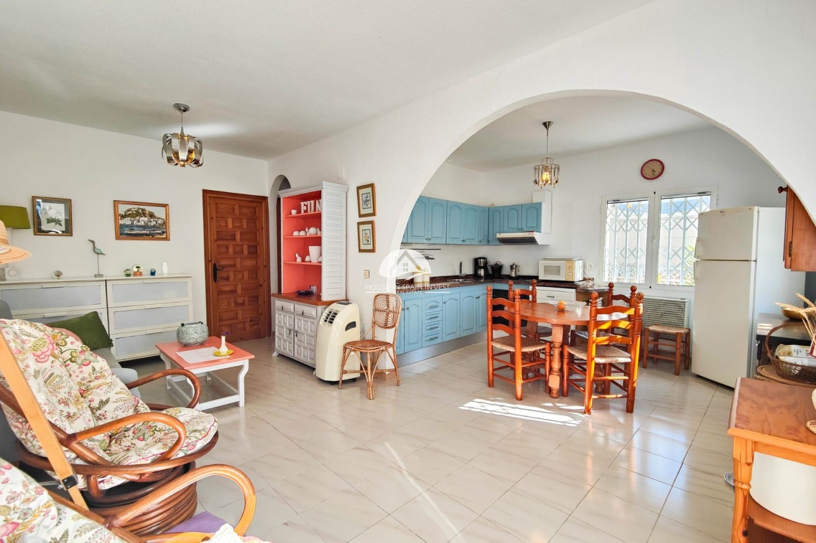 2 makuuhuone Omakotitalo myytävänä paikassa Torrevieja mukana 
autotalli - 219 900 € (Ref: 9824578)