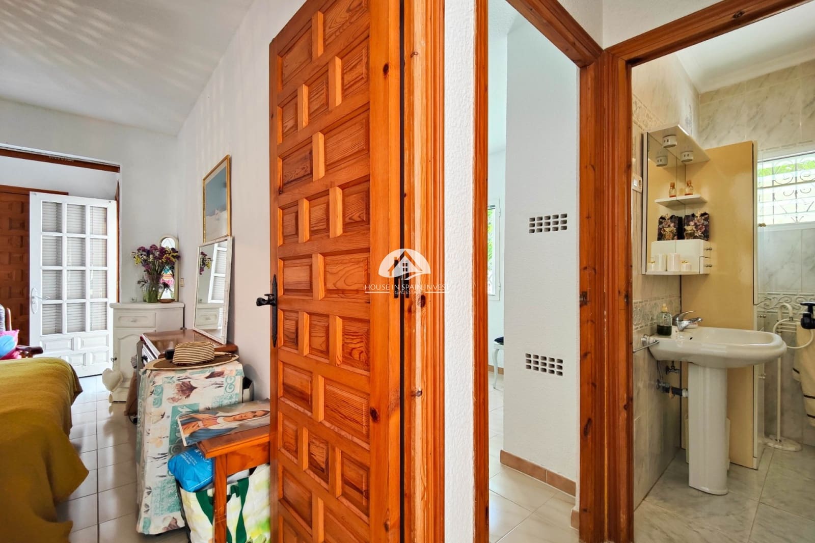 2 makuuhuone Omakotitalo myytävänä paikassa Torrevieja mukana 
autotalli - 219 900 € (Ref: 9824578)