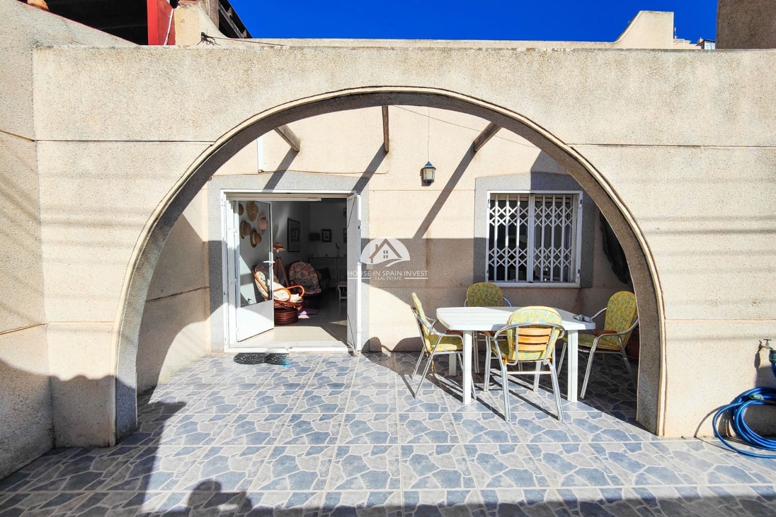 2 makuuhuone Omakotitalo myytävänä paikassa Torrevieja mukana 
autotalli - 219 900 € (Ref: 9824578)