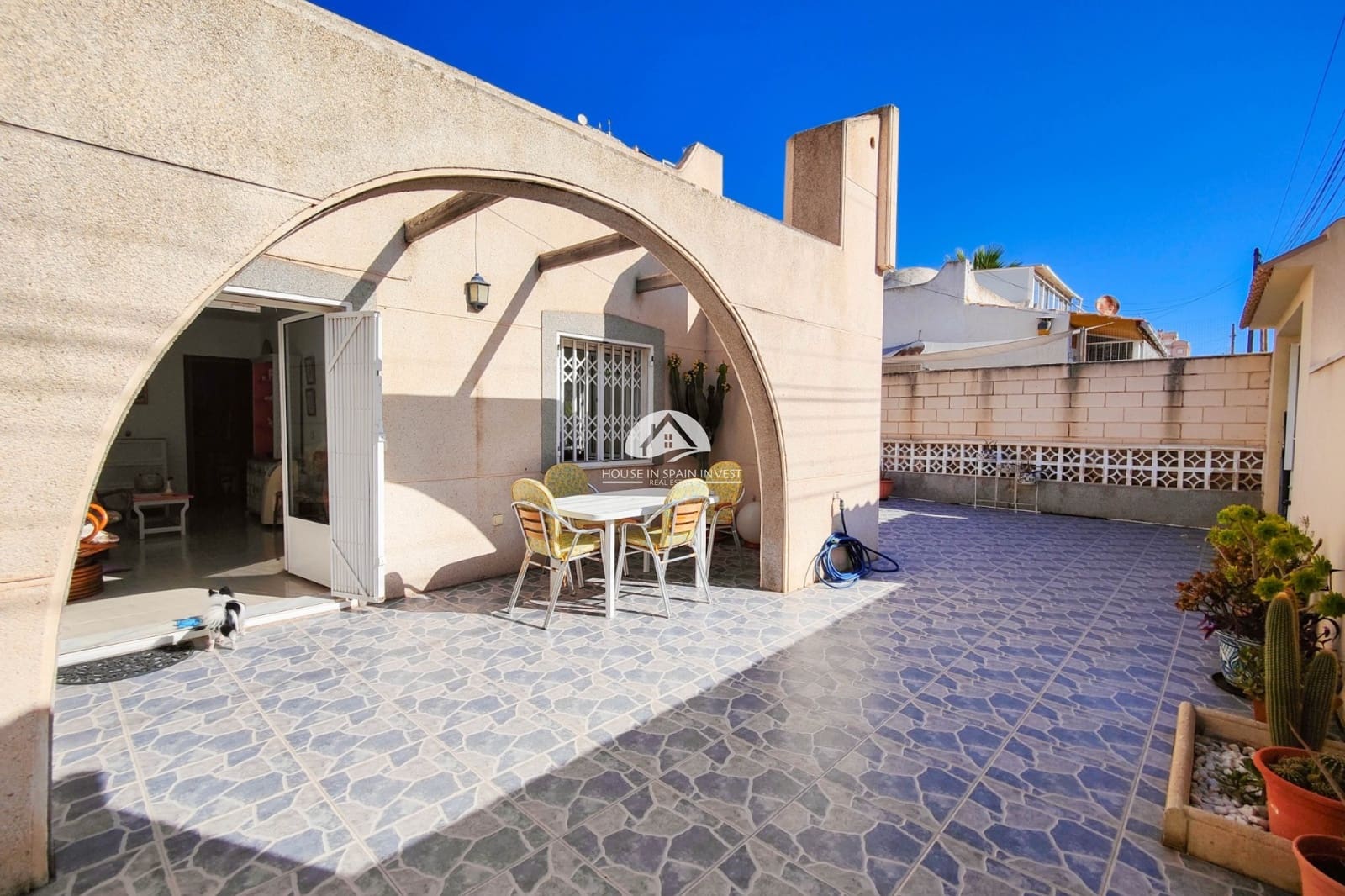2 makuuhuone Omakotitalo myytävänä paikassa Torrevieja mukana 
autotalli - 219 900 € (Ref: 9824578)