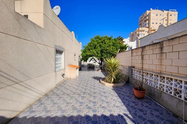 2 makuuhuone Omakotitalo myytävänä paikassa Nueva Torrevieja, Torrevieja mukana 
autotalli - 219 900 € (Ref: 9824578)
