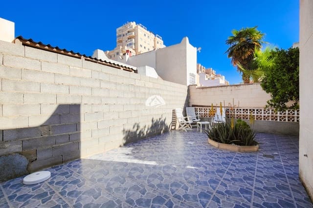 2 makuuhuone Omakotitalo myytävänä paikassa Nueva Torrevieja, Torrevieja mukana 
autotalli - 219 900 € (Ref: 9824578)