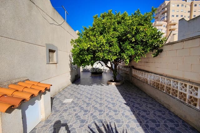 2 makuuhuone Omakotitalo myytävänä paikassa Nueva Torrevieja, Torrevieja mukana 
autotalli - 219 900 € (Ref: 9824578)