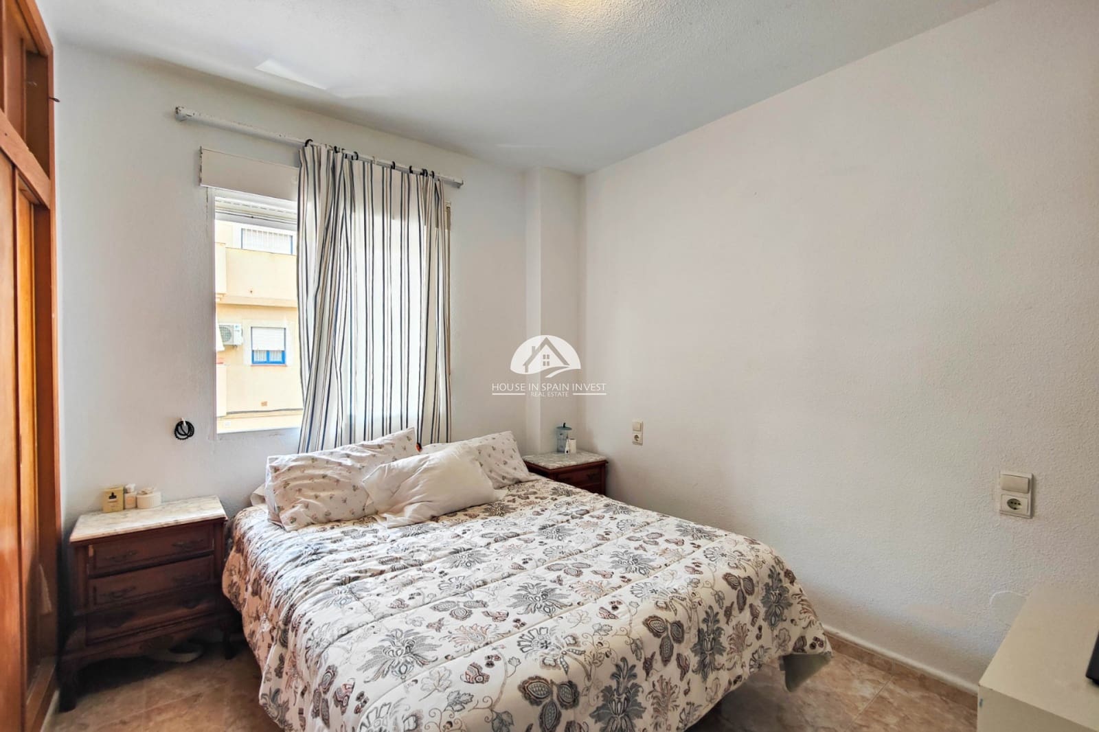 2 soverom Leilighet til salgs i Torrevieja med svømmebasseng garasje - € 125 000 (Ref: 9828105)