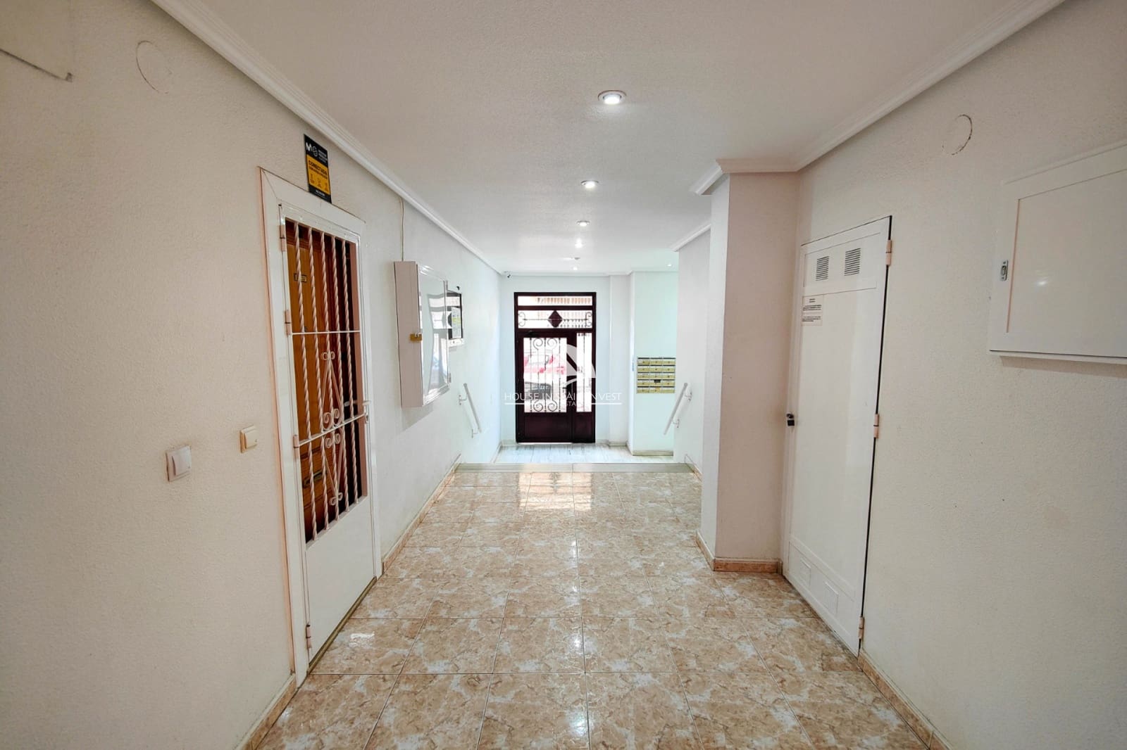 2 soverom Leilighet til salgs i Torrevieja med svømmebasseng garasje - € 125 000 (Ref: 9828105)
