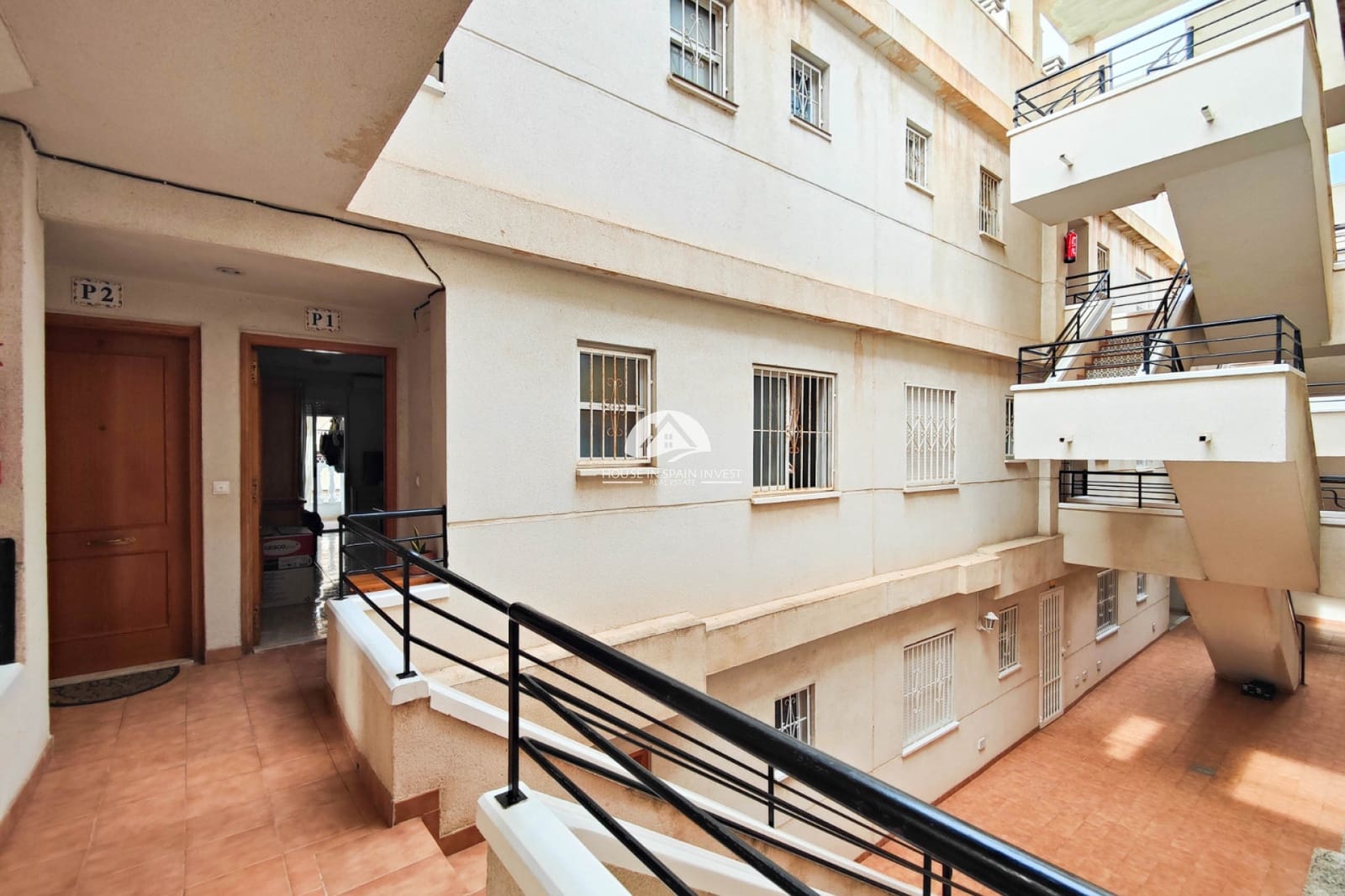 2 soverom Leilighet til salgs i Torrevieja med svømmebasseng garasje - € 125 000 (Ref: 9828105)