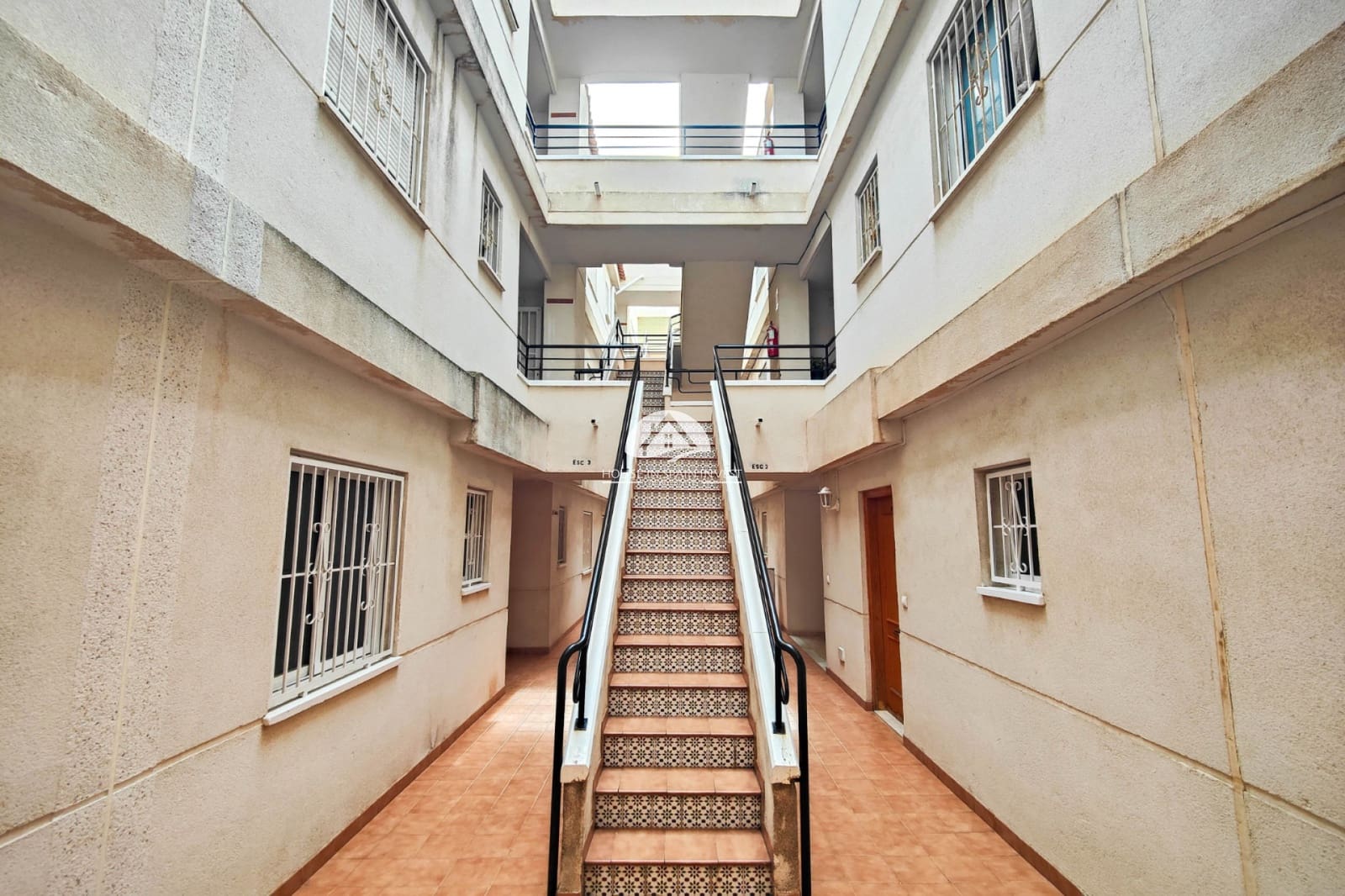 2 soverom Leilighet til salgs i Torrevieja med svømmebasseng garasje - € 125 000 (Ref: 9828105)