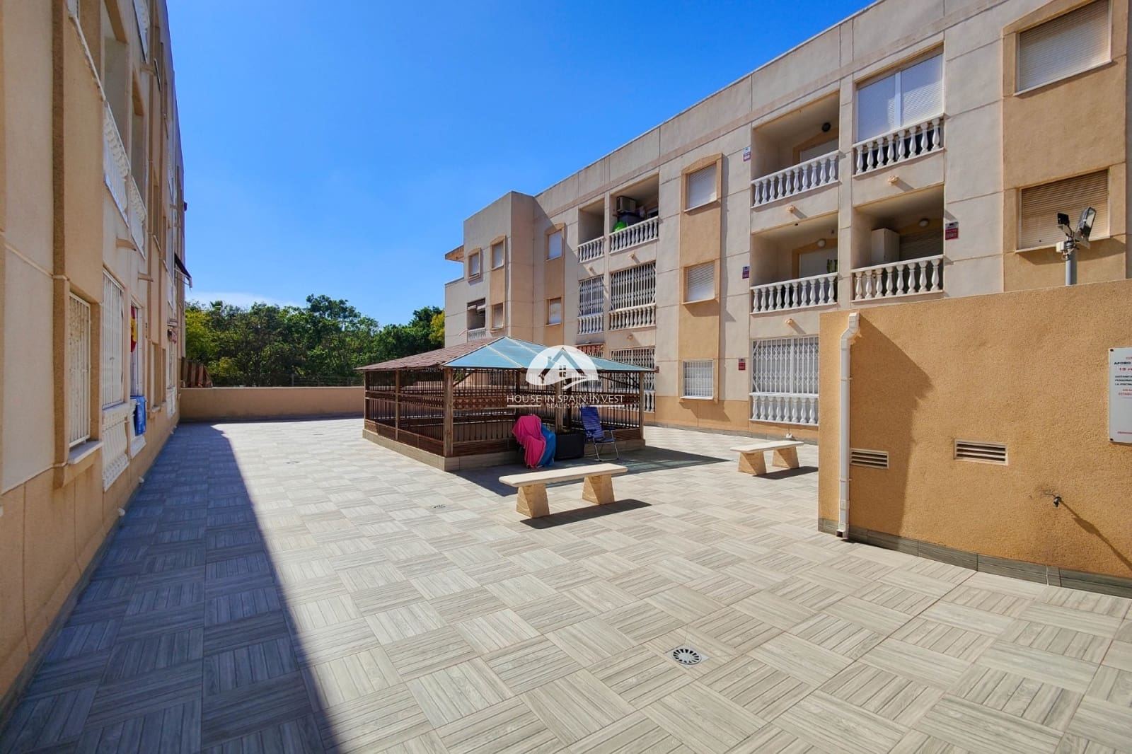 2 soverom Leilighet til salgs i Torrevieja med svømmebasseng garasje - € 114 990 (Ref: 9828105)