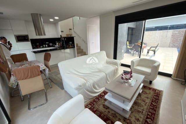 3 bedroom Villa for sale in Benijófar with pool garage - € 425,000 (Ref: 9841565)