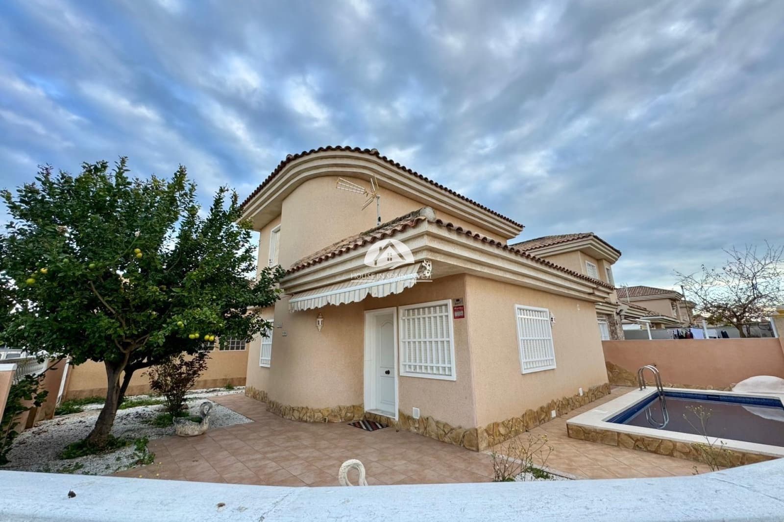 3 Zimmer Villa zu verkaufen in Los Balcones mit Pool Garage - 330.000 € (Ref: 9841568)