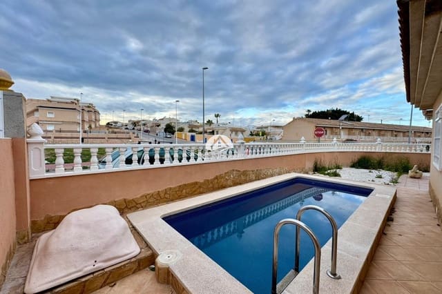 3 Zimmer Villa zu verkaufen in Los Balcones mit Pool Garage - 330.000 € (Ref: 9841568)