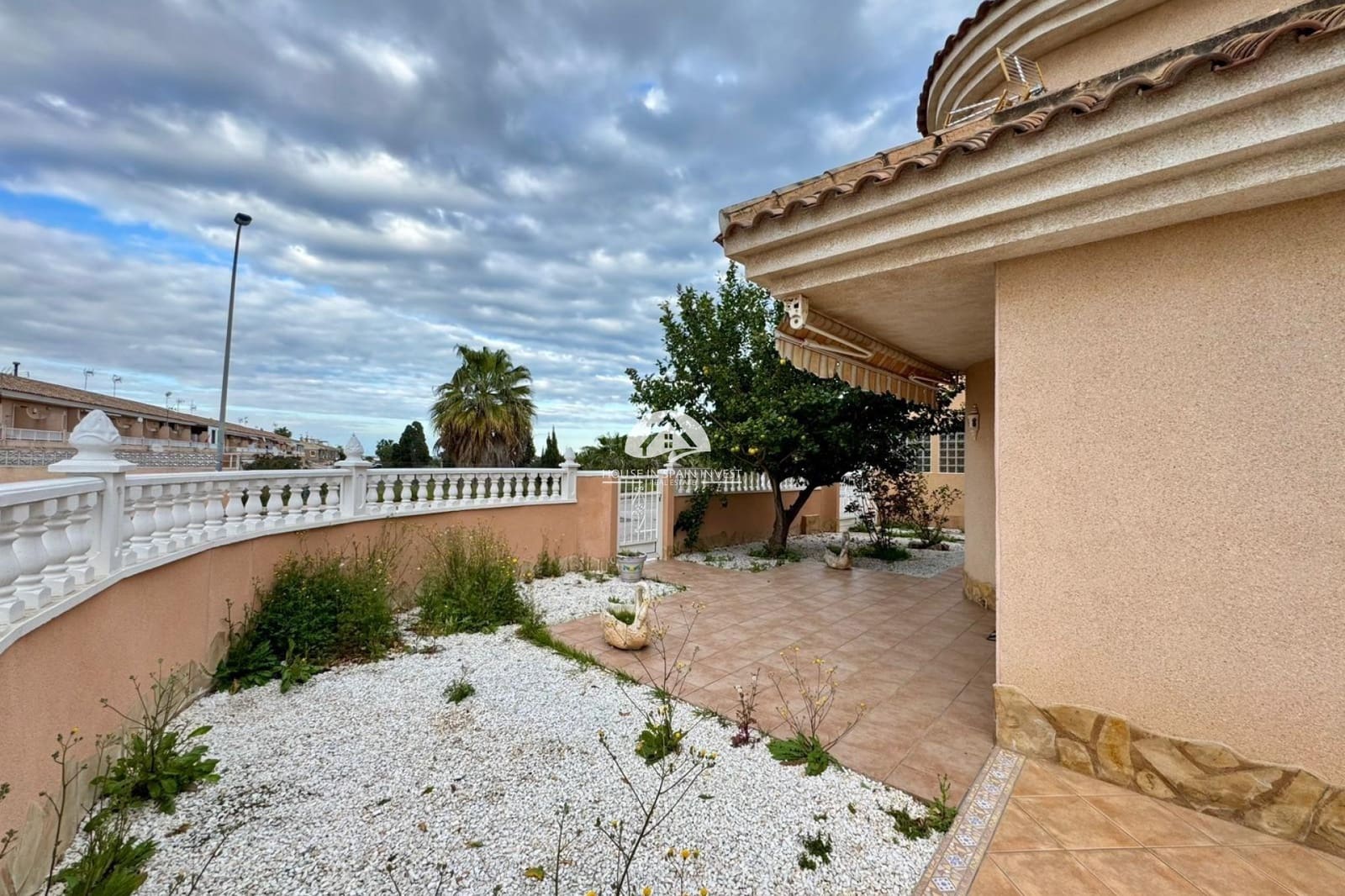 3 Zimmer Villa zu verkaufen in Los Balcones mit Pool Garage - 330.000 € (Ref: 9841568)
