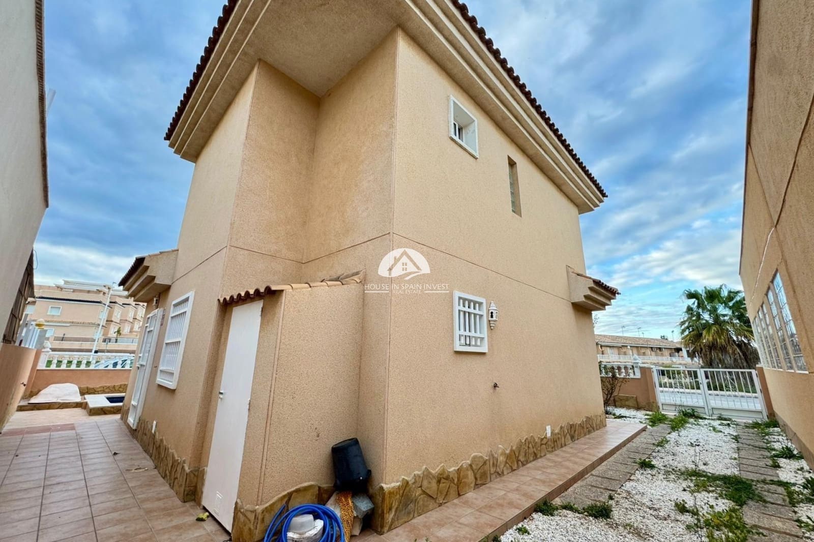 3 Zimmer Villa zu verkaufen in Los Balcones mit Pool Garage - 330.000 € (Ref: 9841568)