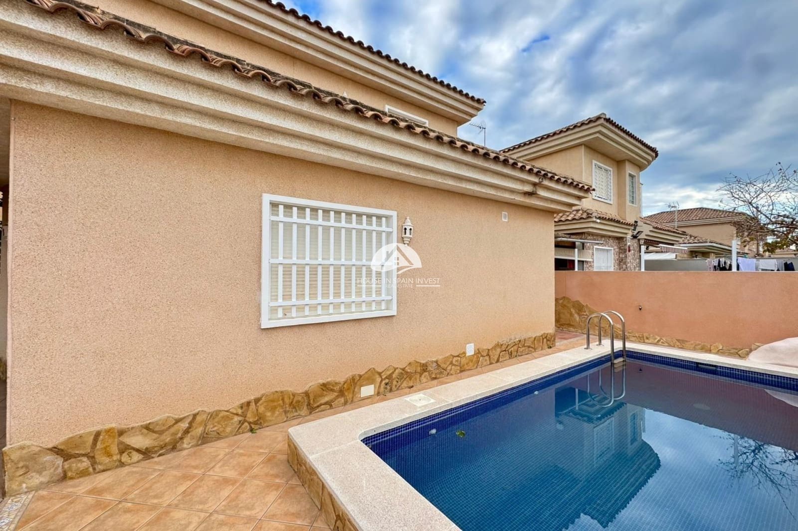 3 Zimmer Villa zu verkaufen in Los Balcones mit Pool Garage - 330.000 € (Ref: 9841568)