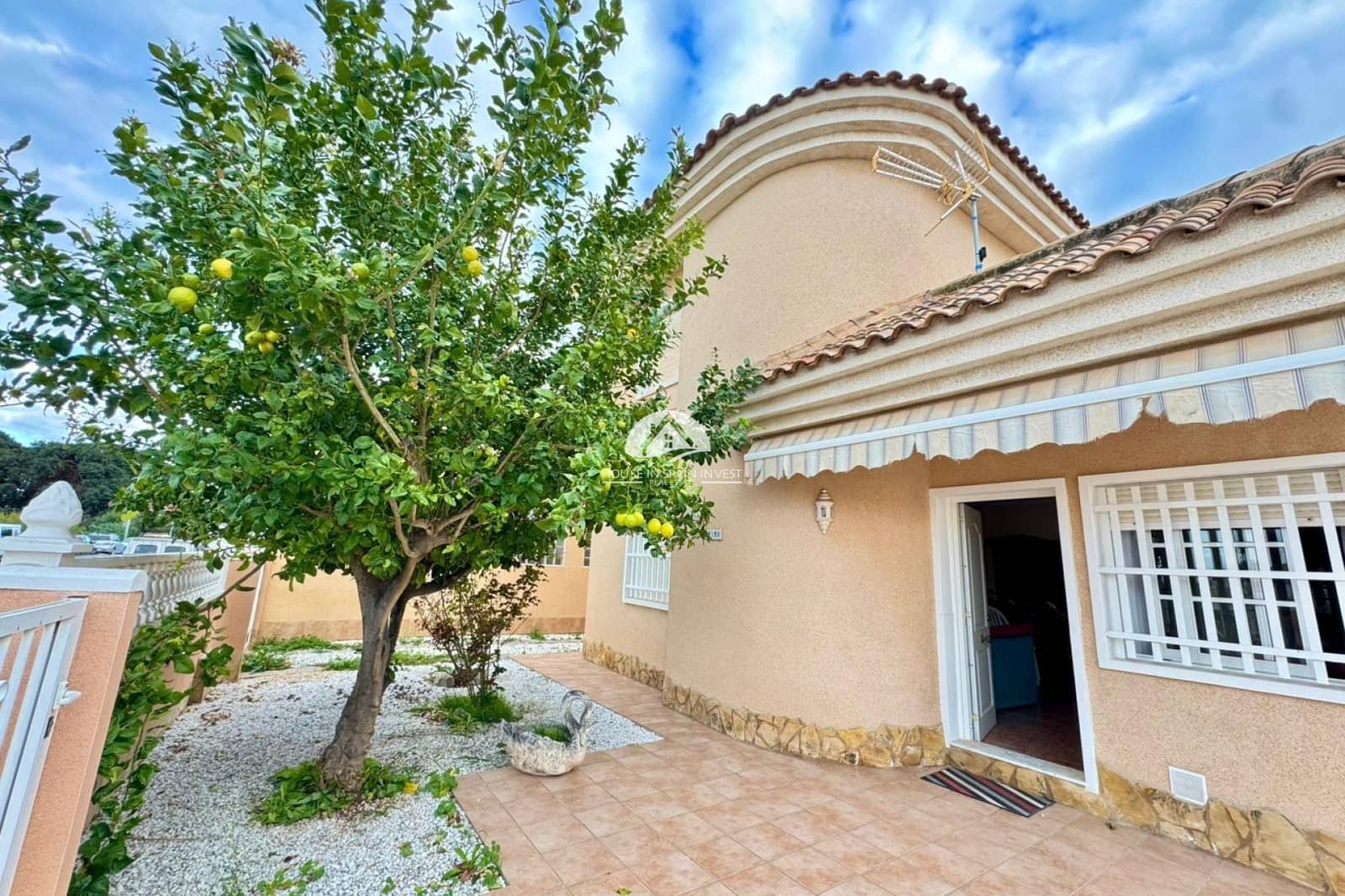 3 Zimmer Villa zu verkaufen in Los Balcones mit Pool Garage - 330.000 € (Ref: 9841568)