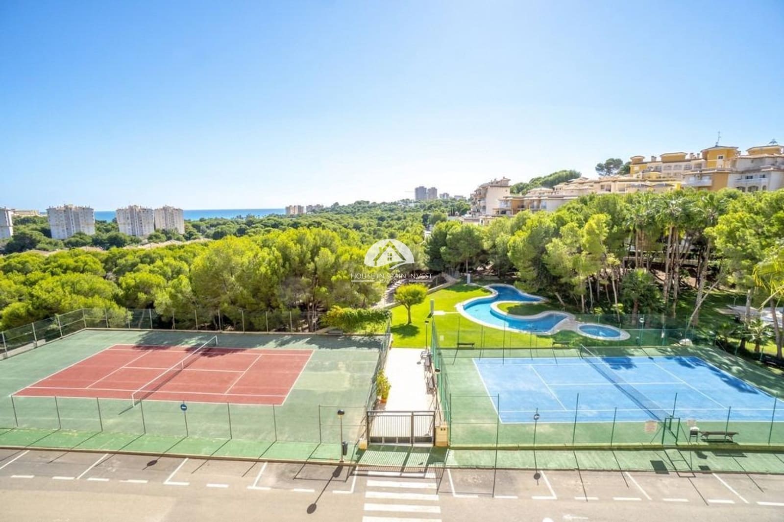 3 bedroom Apartment for sale in Dehesa de Campoamor with pool - € 215,000 (Ref: 9841573)