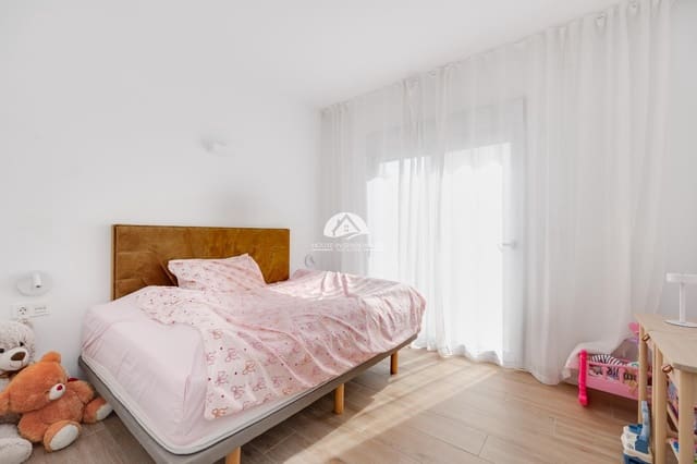 3 soverom Villa til salgs i Playa de los Locos, Torrevieja med svømmebasseng - € 423 000 (Ref: 9841735)