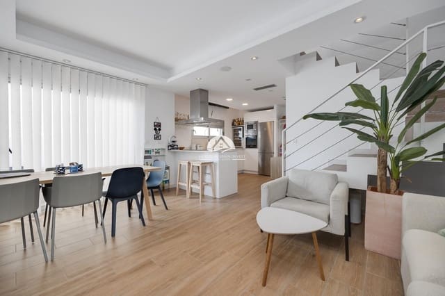3 soverom Villa til salgs i Playa de los Locos, Torrevieja med svømmebasseng - € 423 000 (Ref: 9841735)