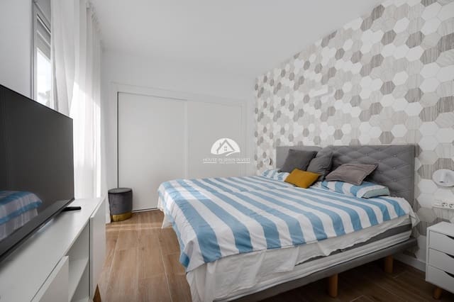 3 soverom Villa til salgs i Playa de los Locos, Torrevieja med svømmebasseng - € 423 000 (Ref: 9841735)