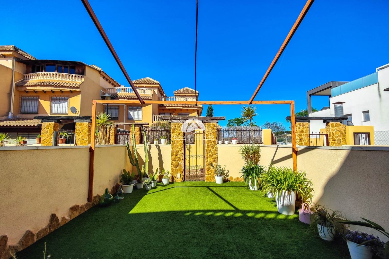 3 slaapkamer Huis te koop in Guardamar del Segura met zwembad garage - € 269.000 (Ref: 9848226)