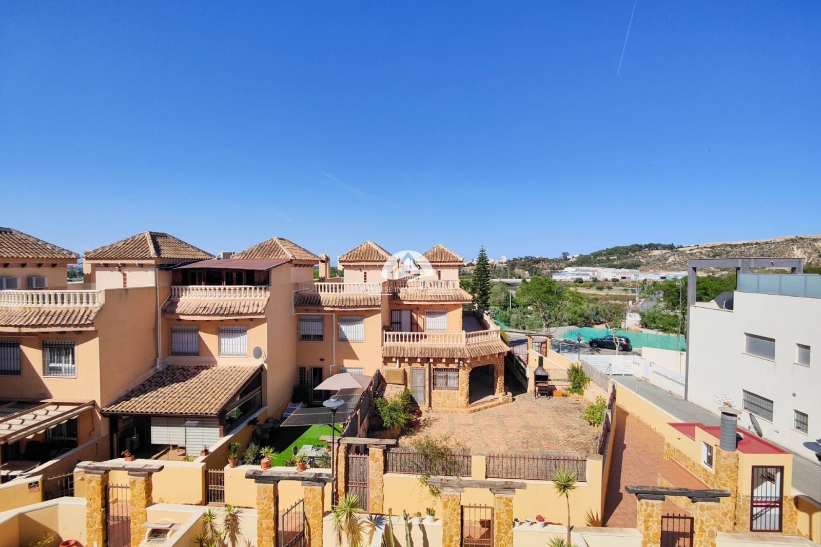3 slaapkamer Huis te koop in Guardamar del Segura met zwembad garage - € 269.000 (Ref: 9848226)
