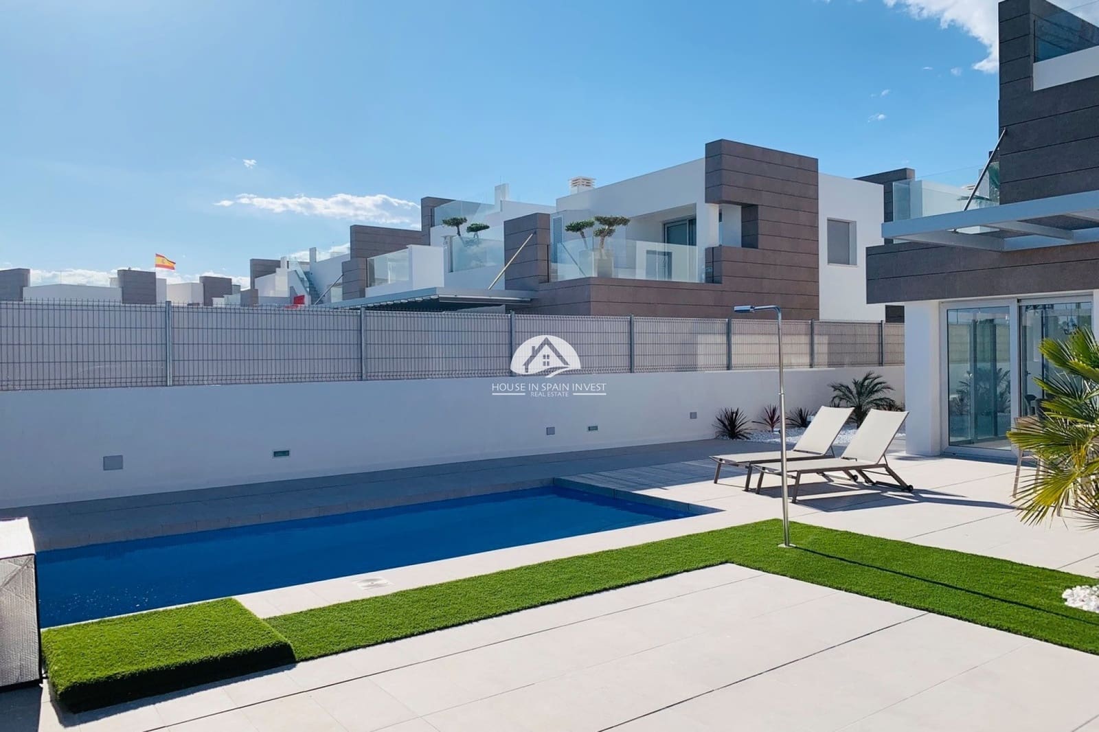 3 sypialnia Willa na sprzedaż w Guardamar del Segura z basenem - 460 000 € (Ref: 9867811)