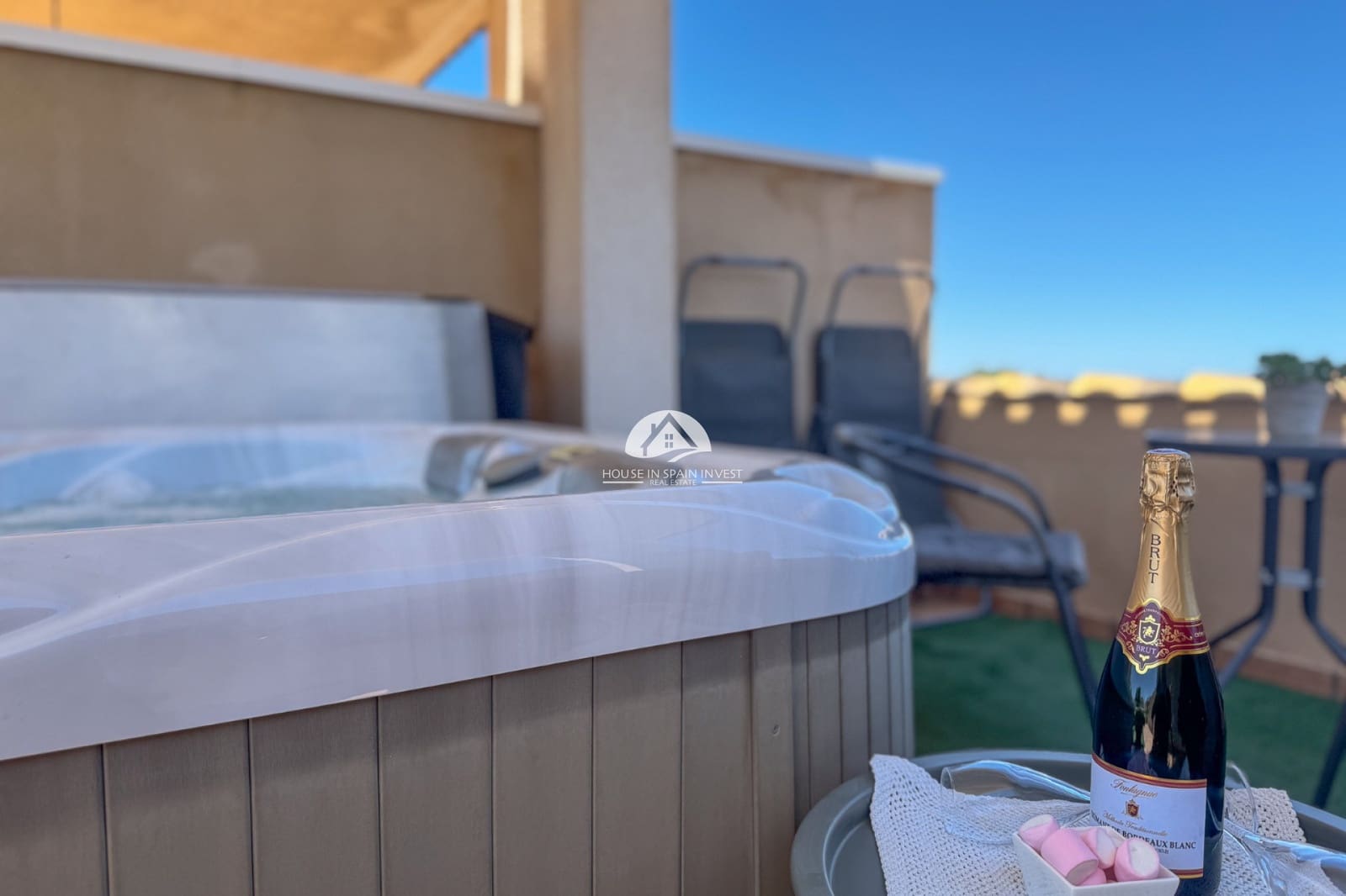 2 bedroom Bungalow for sale in Orihuela Costa with pool - € 215,000 (Ref: 9867814)