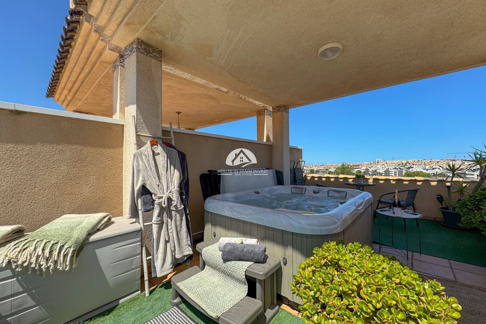 2 bedroom Bungalow for sale in Orihuela Costa with pool - € 215,000 (Ref: 9867814)