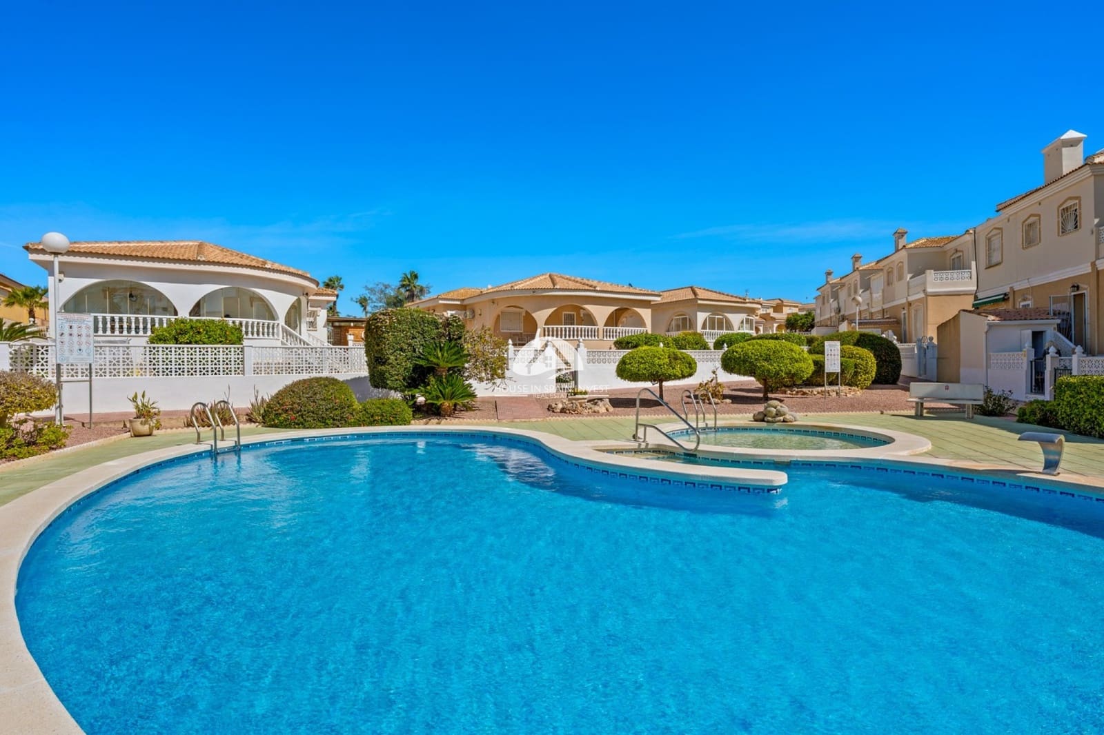 3 Zimmer Villa zu verkaufen in Monte Azul mit Pool - 229.000 € (Ref: 9888368)