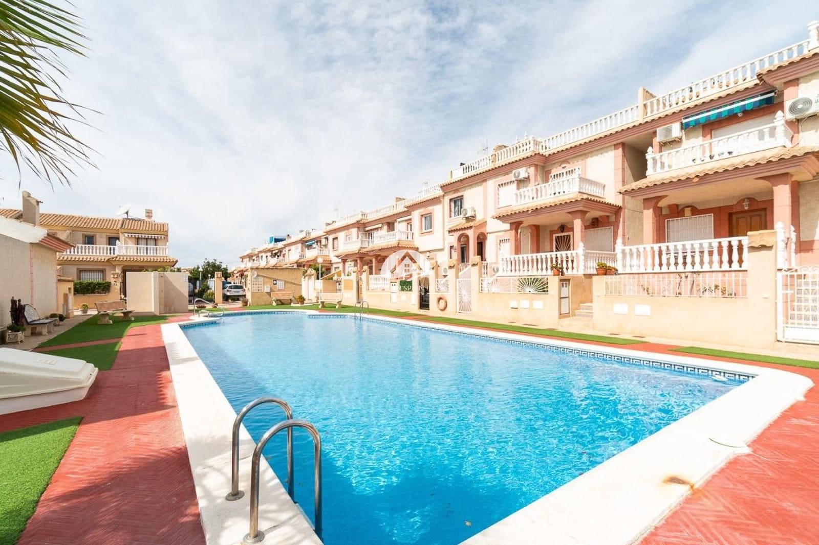 3 soveværelse Byhus til salg i Playa Flamenca med swimmingpool - € 229.000 (Ref: 9888369)