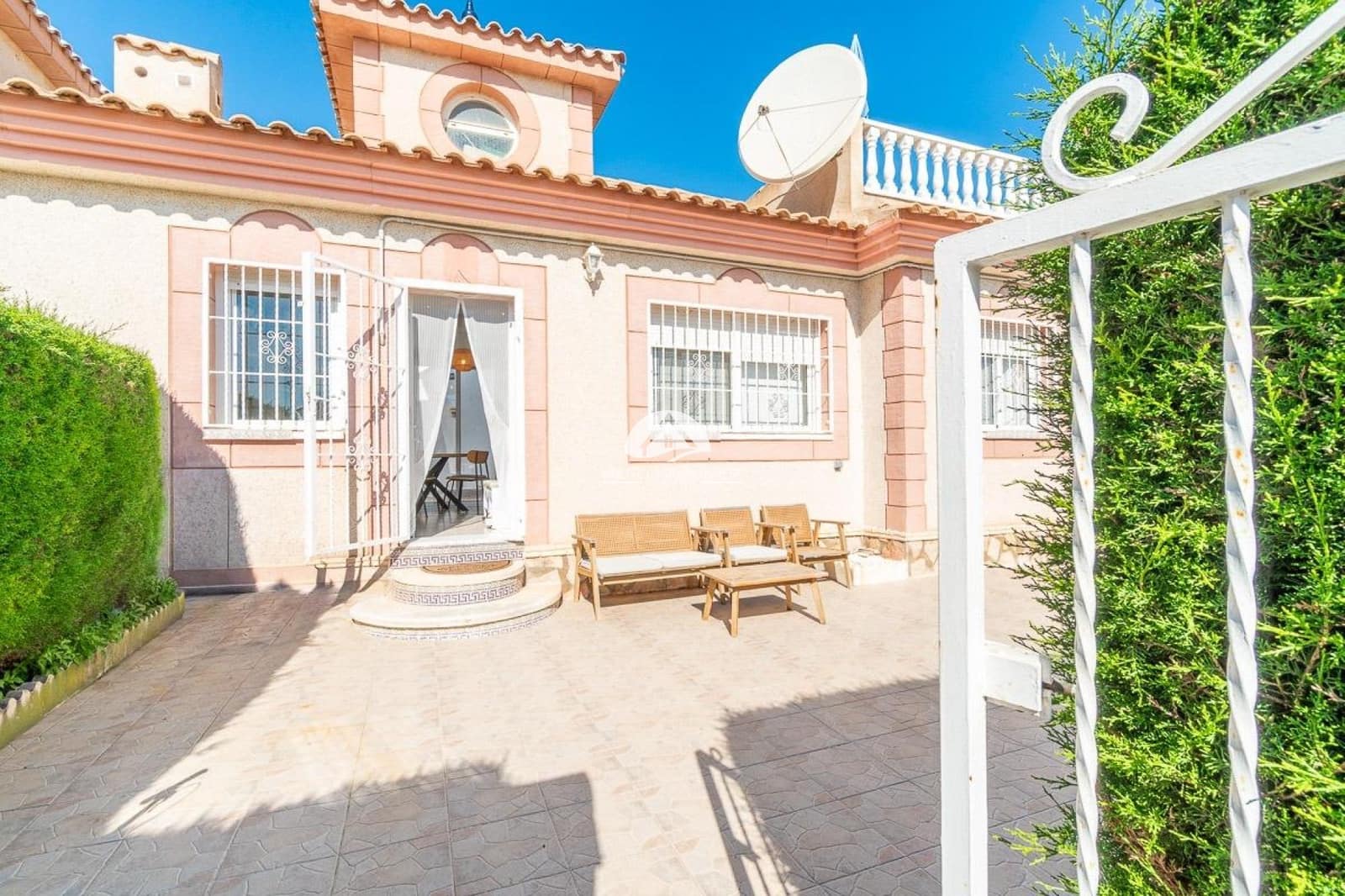 3 soveværelse Byhus til salg i Playa Flamenca med swimmingpool - € 229.000 (Ref: 9888369)
