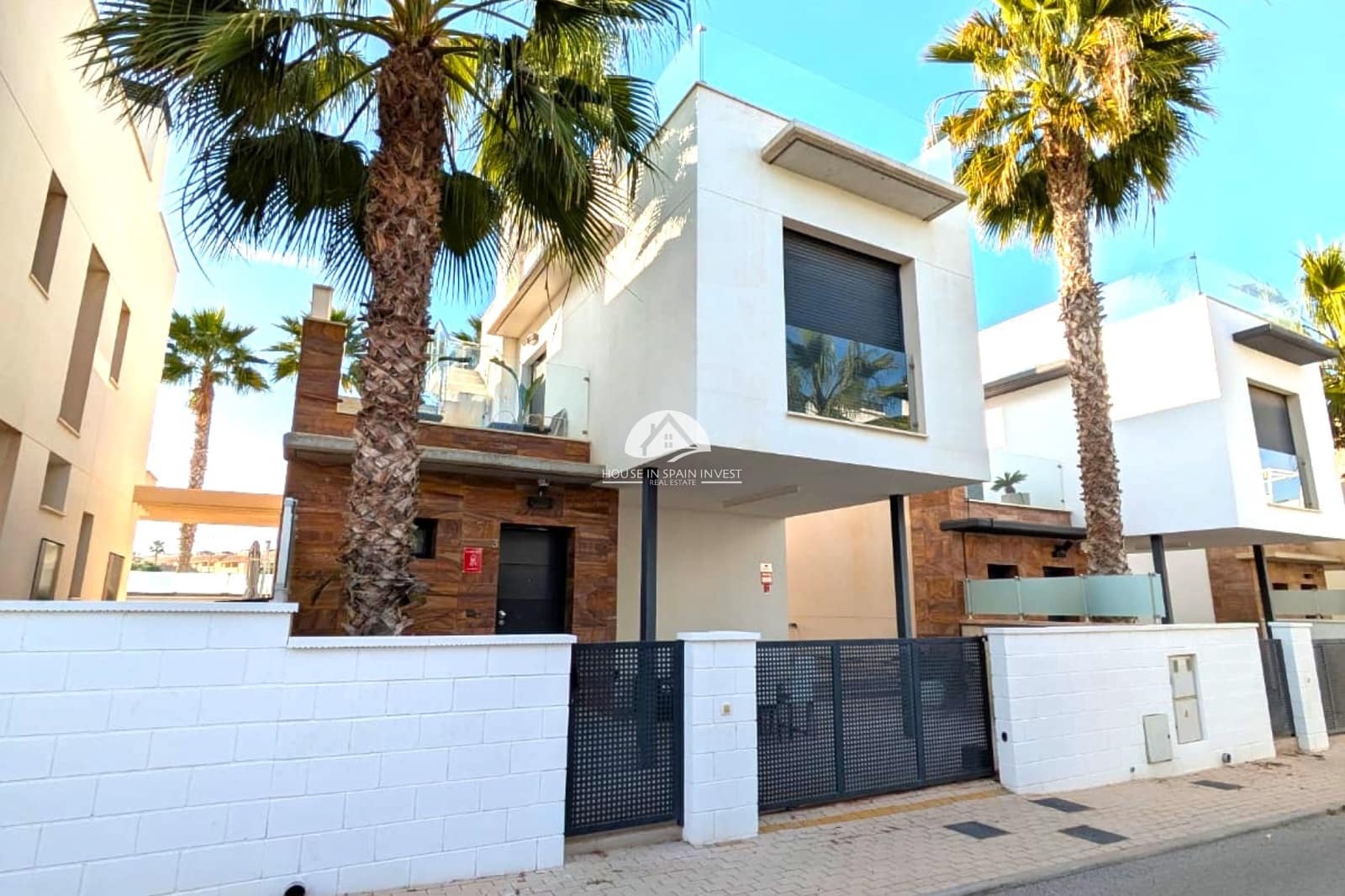 3 slaapkamer Villa te koop in Orihuela Costa met zwembad garage - € 450.000 (Ref: 9888383)