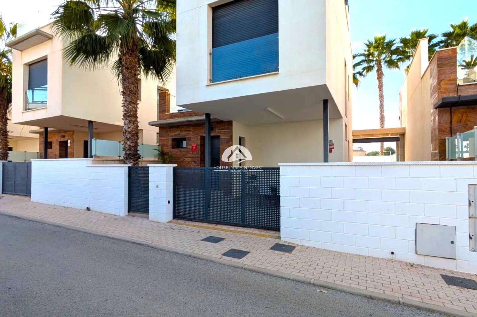 3 slaapkamer Villa te koop in Orihuela Costa met zwembad garage - € 450.000 (Ref: 9888383)