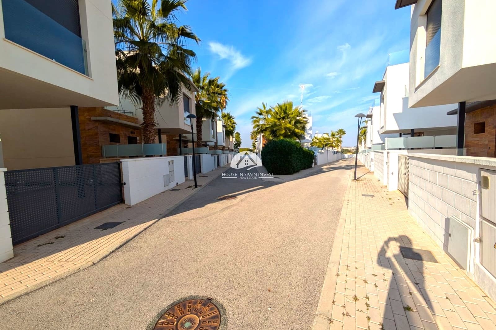 3 slaapkamer Villa te koop in Orihuela Costa met zwembad garage - € 450.000 (Ref: 9888383)