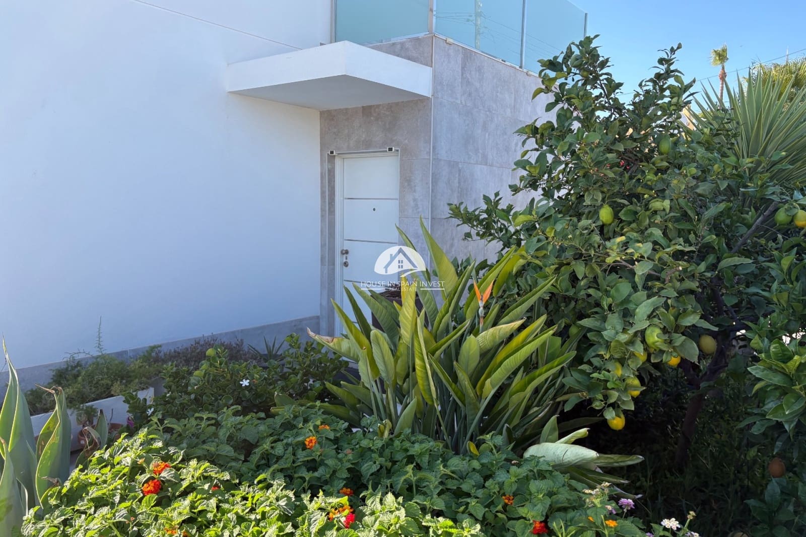 2 bedroom Villa for sale in Torrevieja with pool - € 465,000 (Ref: 9888387)