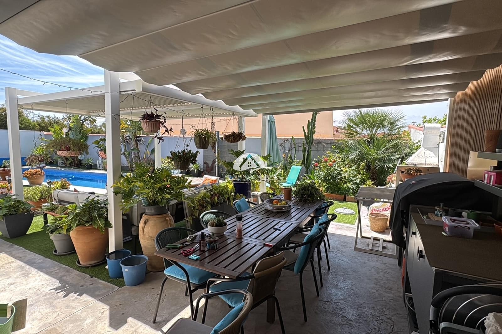 2 bedroom Villa for sale in Torrevieja with pool - € 465,000 (Ref: 9888387)