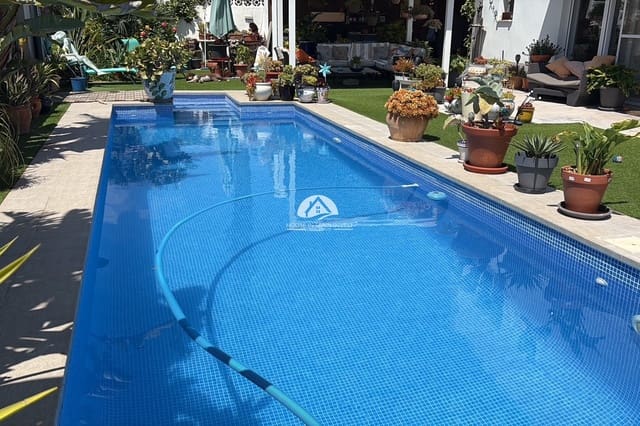 2 Zimmer Villa zu verkaufen in Torrevieja mit Pool - 465.000 € (Ref: 9888387)