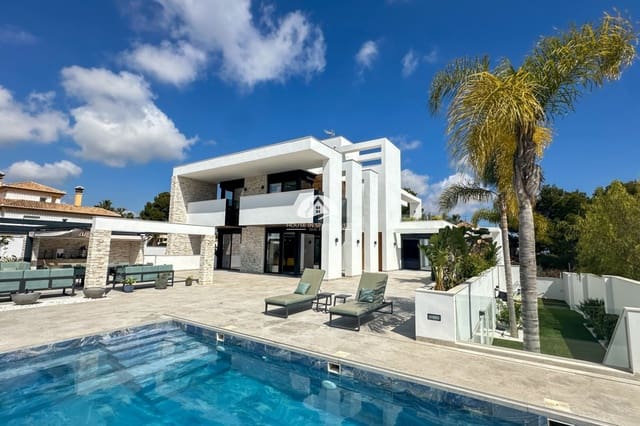4 soverom Villa til salgs i Villamartin, Orihuela med svømmebasseng garasje - € 2 950 000 (Ref: 9888429)