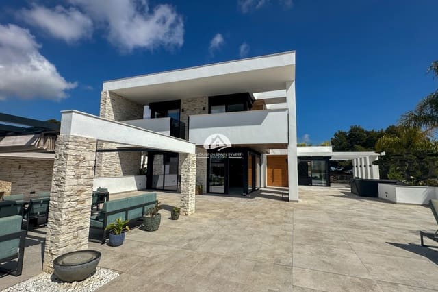 4 soverom Villa til salgs i Villamartin, Orihuela med svømmebasseng garasje - € 2 950 000 (Ref: 9888429)