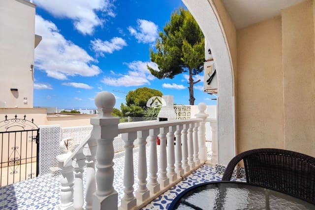 2 makuuhuone Omakotitalo myytävänä paikassa Punta Prima, Torrevieja mukana uima-altaan - 129 990 € (Ref: 9902642)