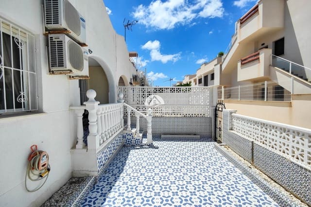 2 makuuhuone Omakotitalo myytävänä paikassa Punta Prima, Torrevieja mukana uima-altaan - 129 990 € (Ref: 9902642)
