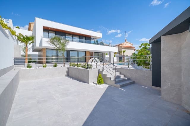 Chalet de 4 habitaciones en Ciudad Quesada, Rojales en venta con piscina - 1.150.000 € (Ref: 9921483)