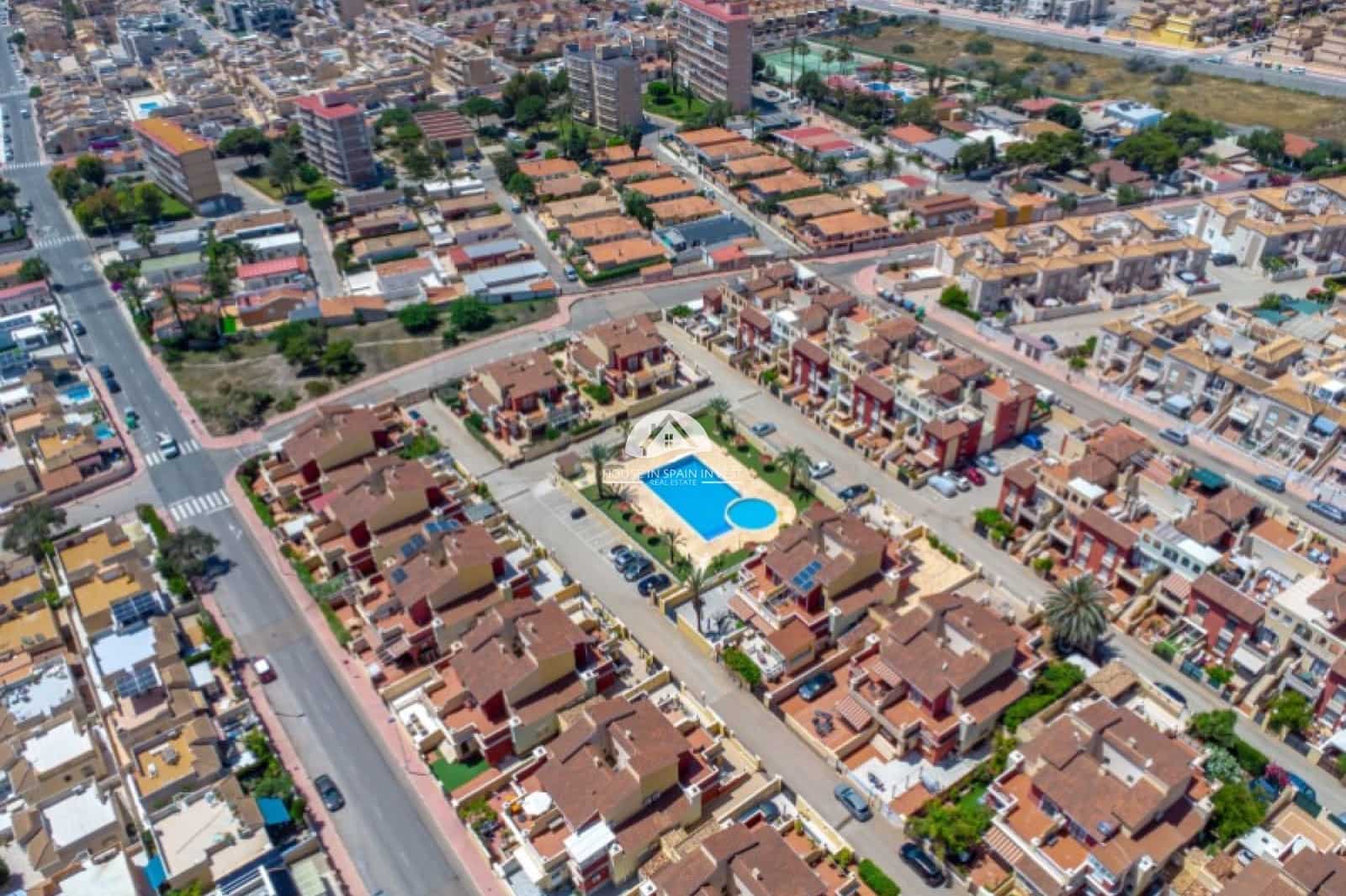 4 chambre Maison de Ville à vendre à Torrevieja - 329 000 € (Ref: 9955569)