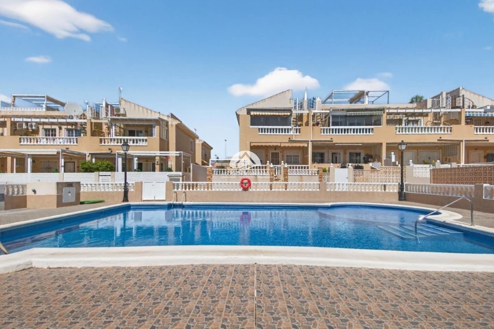 2 makuuhuone Omakotitalo myytävänä paikassa Torrevieja mukana uima-altaan - 199 000 € (Ref: 9955585)