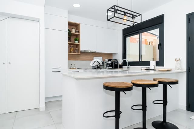 Chalet de 3 habitaciones en Los Montesinos en venta con piscina - 420.000 € (Ref: 9955593)