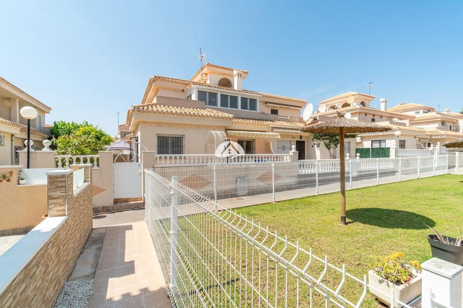 2 sypialnia Dom na sprzedaż w Playa Flamenca z basenem - 264 000 € (Ref: 9955601)