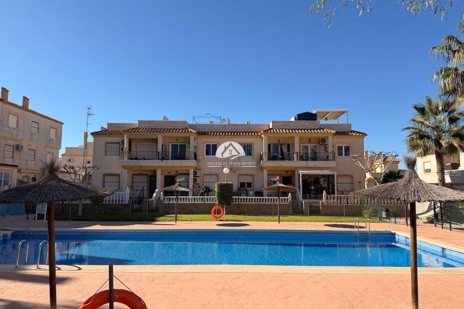 2 soveværelse Bungalow til salg i Orihuela Costa med swimmingpool garage - € 154.000 (Ref: 9955609)