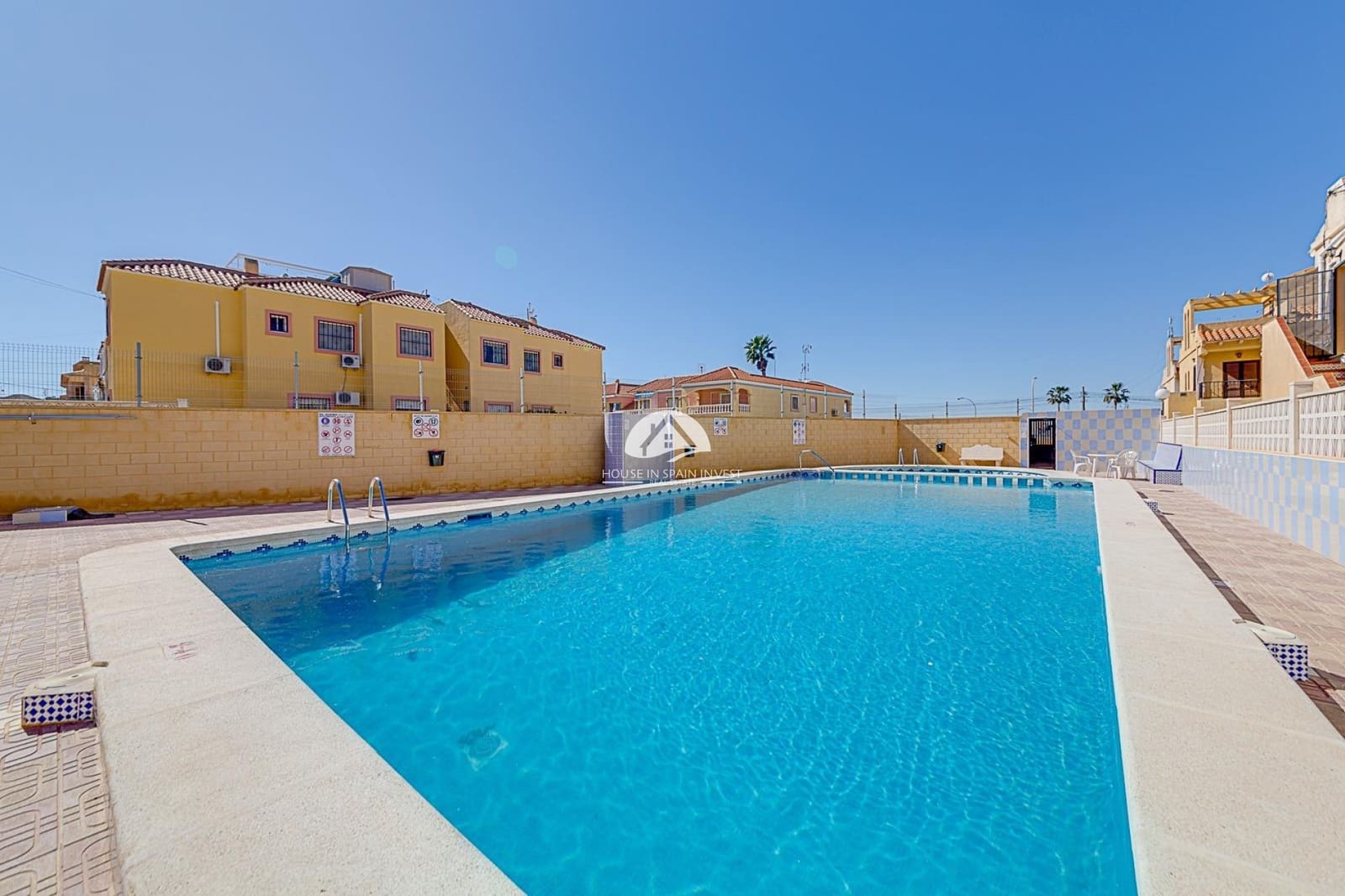 2 soveværelse Bungalow til salg i Torrevieja med swimmingpool - € 129.999 (Ref: 9955614)