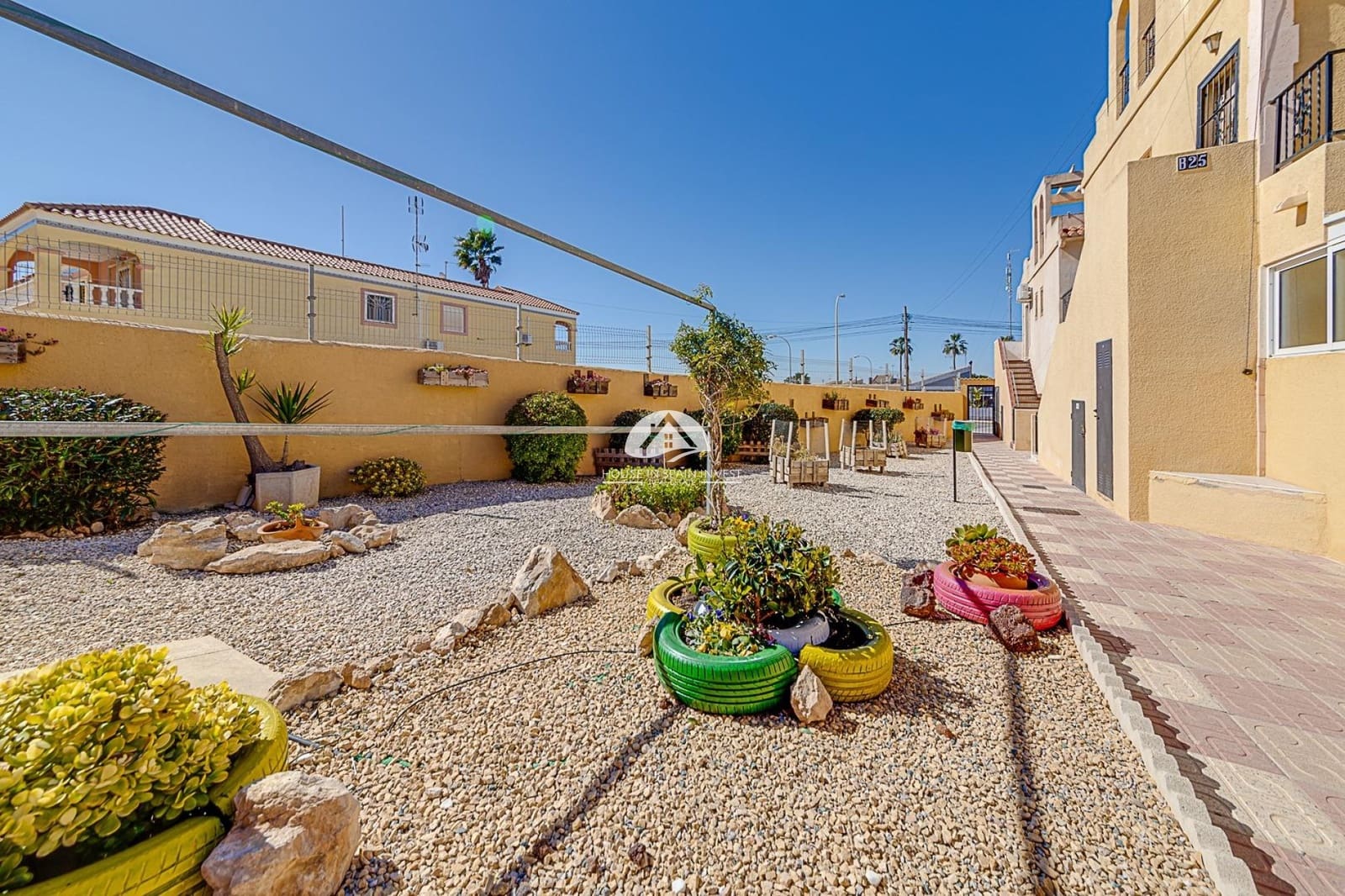 2 soveværelse Bungalow til salg i Torrevieja med swimmingpool - € 129.999 (Ref: 9955614)