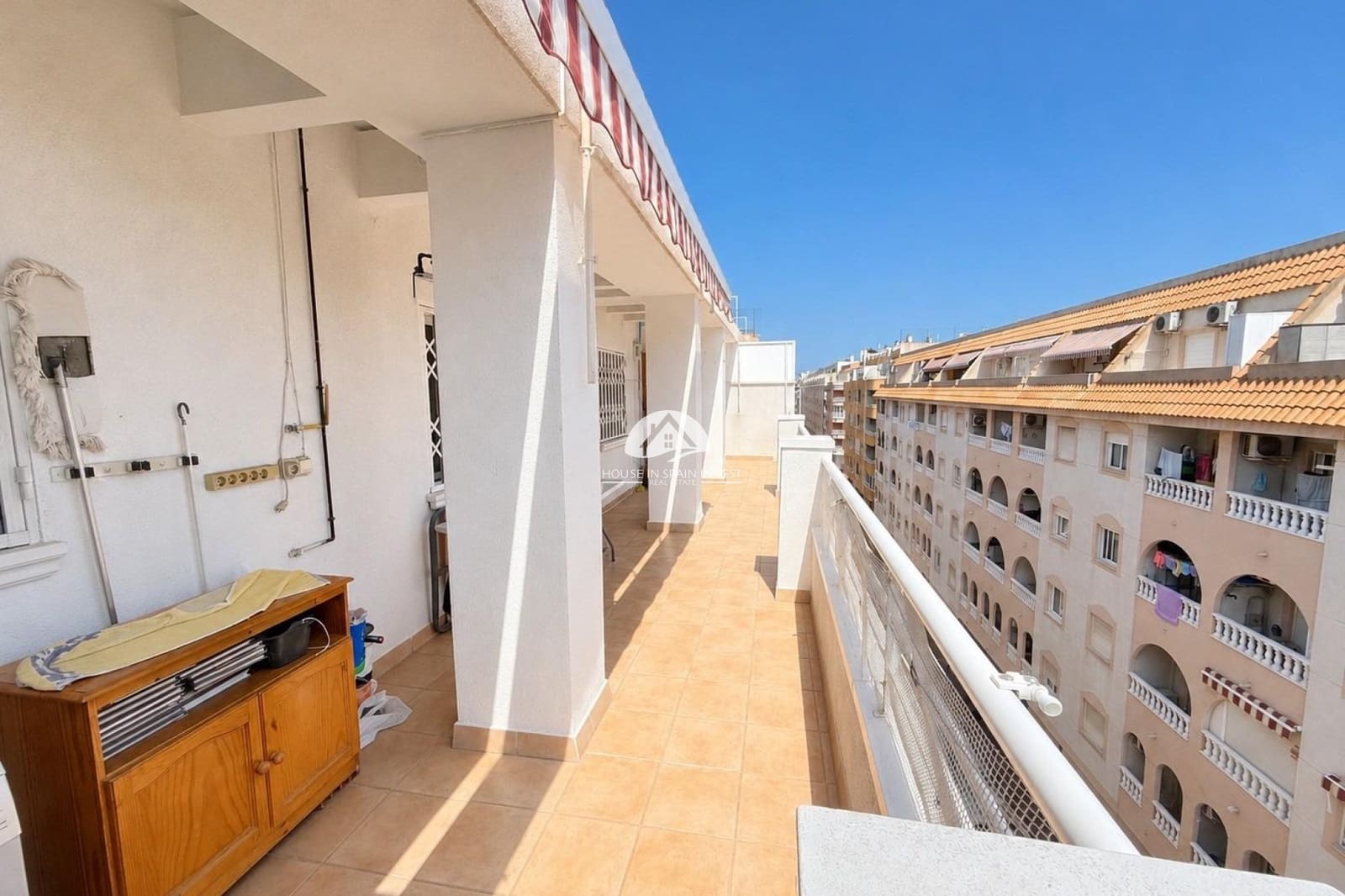 3 chambre Penthouse à vendre à Torrevieja avec piscine - 199 900 € (Ref: 9955650)